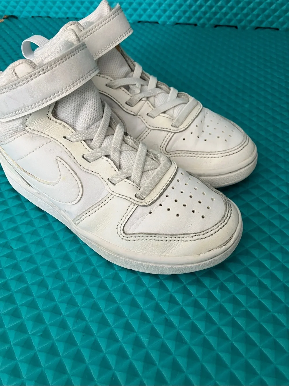 NIKE Kids Unisex Leather Court Borough Mid 2 in the 